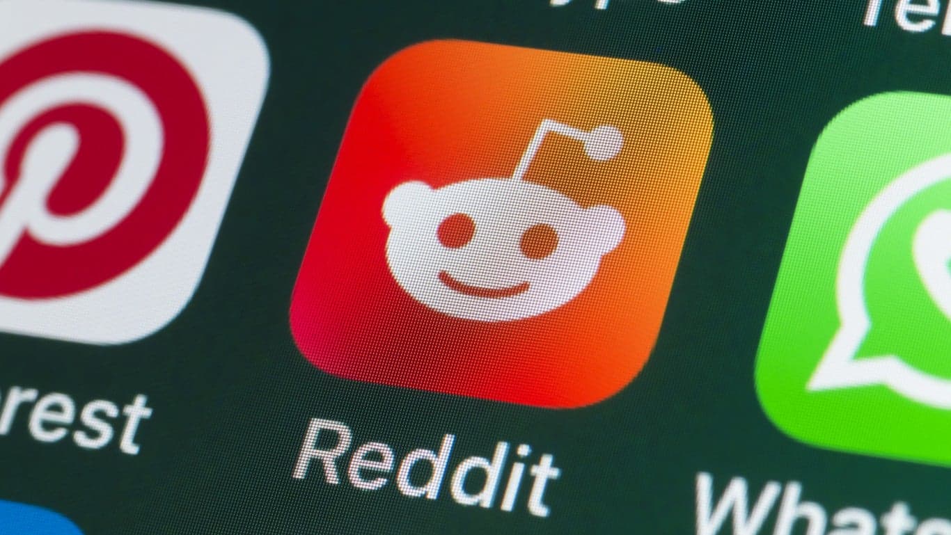 Reddit Sinks 9% on Reports It May Cut Off Google’s AI Data Access