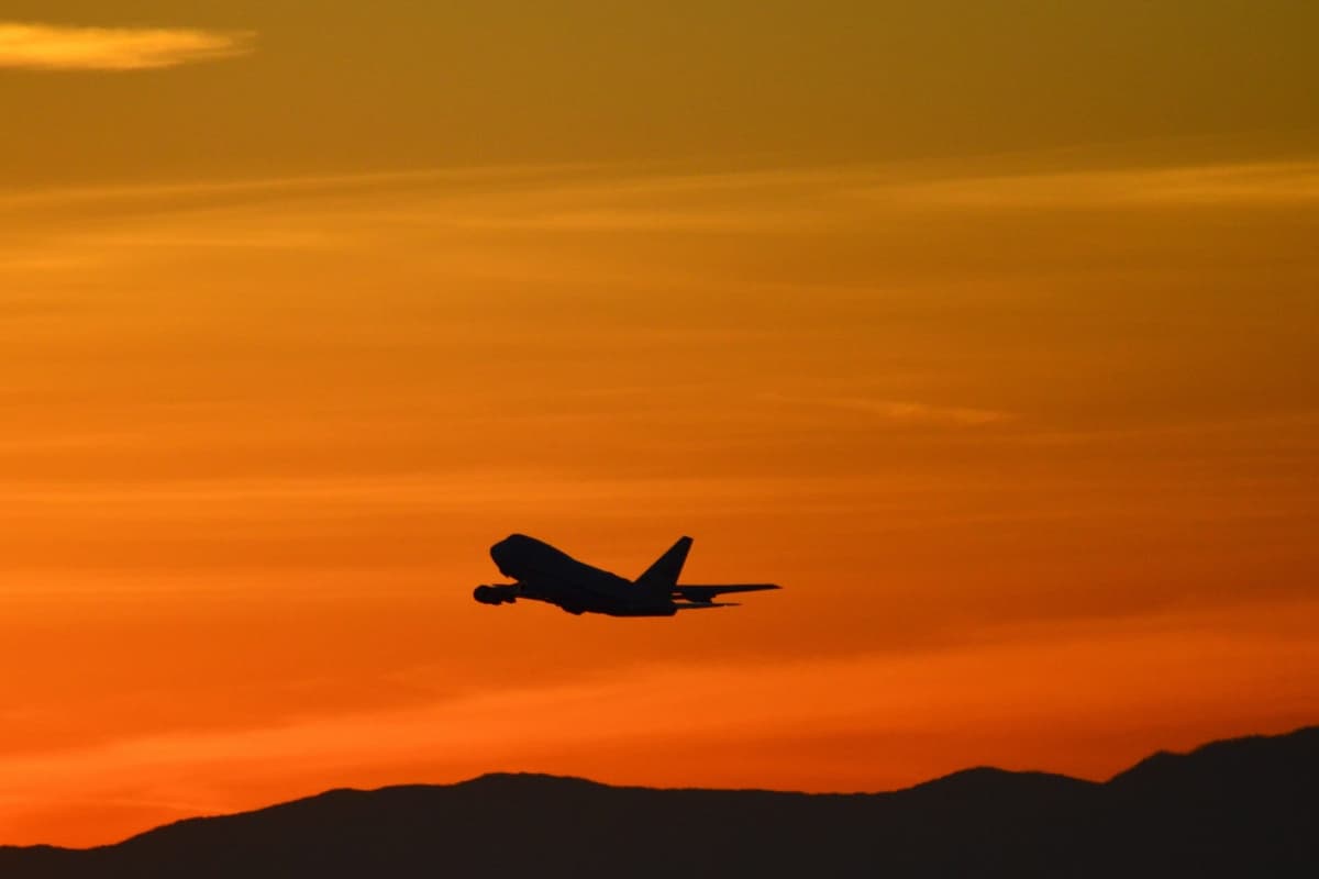 Jim Cramer Says “Right Now, Boeing Trades With the War”